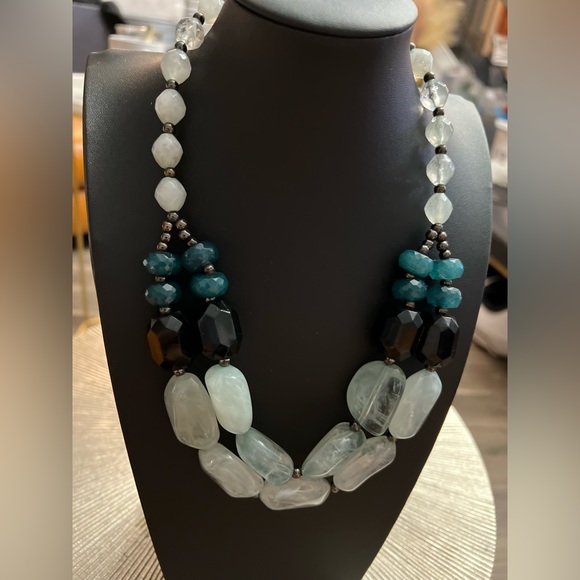 Beautiful Lucite necklace - Picture 6 of 7